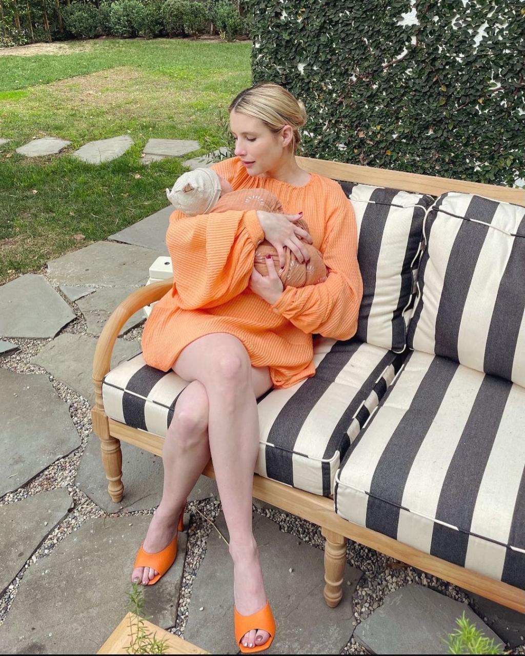 Emma Roberts Posted First Photo Of Newborn Son - MeweMall